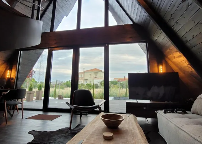 A Frame Apartmanhotel Vraháti